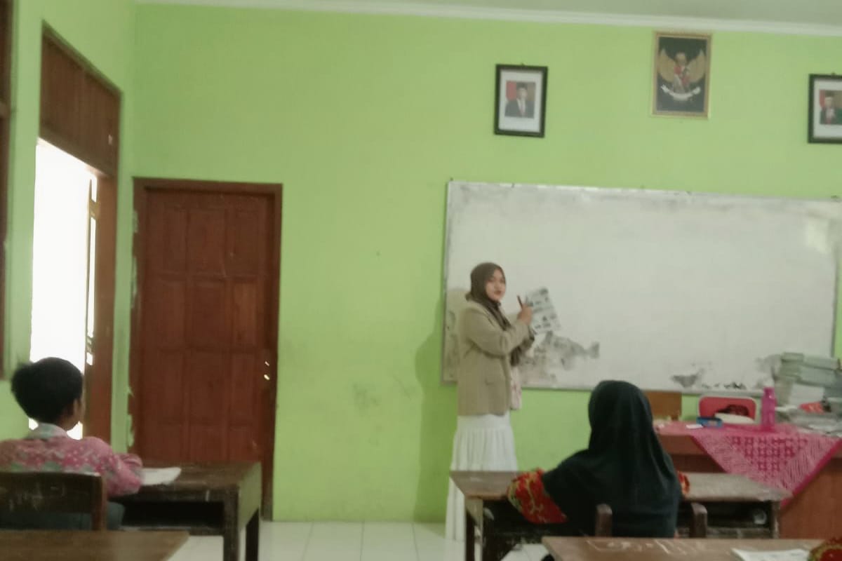 Banner Turut Serta Dalam Proses Pendidikan di SDN 02 Kragilan, Mahasiswa KKN PPM UGM Melakukan Kegiatan Pembelajaran Menarik dan Inovatif